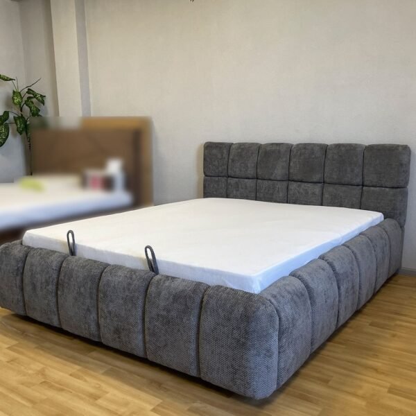 Doku Queen(5 by 6)chester bed